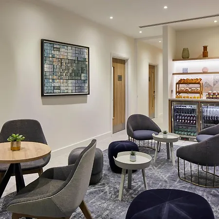 Courtyard By Marriott London City Airport-2