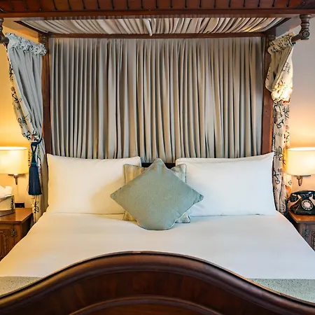 The Red Lion Hotel-2