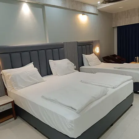 Hotel Lee Garden Near to Blue Flag Beach 500 Mtrs-3