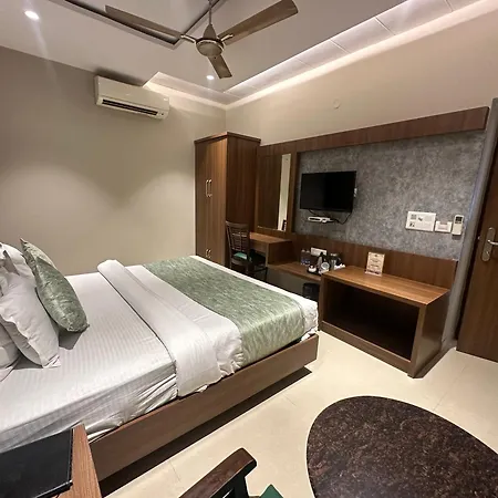 Hotel Amritsar International 2 Min Walk From Amritsar Bus Stand-2