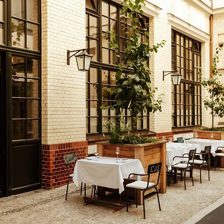 Boutique Hotel Château Royal-3