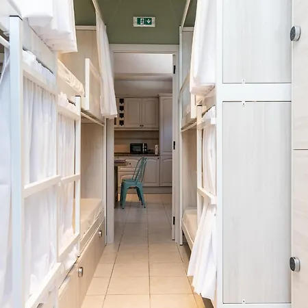 Walk In Hostel Faro Airport-3