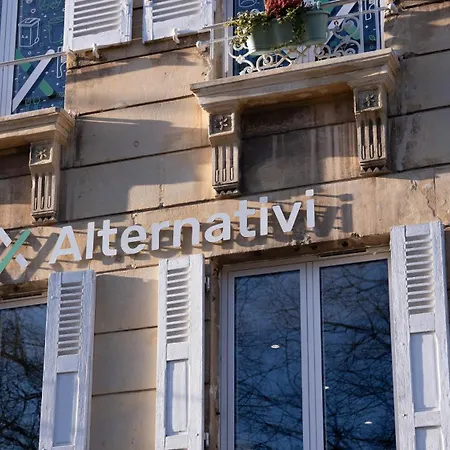 Chambres au coeur du quartier historique - Maison Alternativi-2
