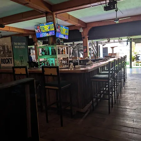 Q2 Bar & Guesthouse-3