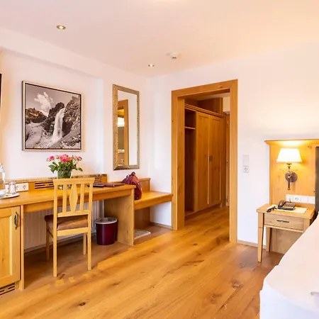 Parkhotel Seefeld-3
