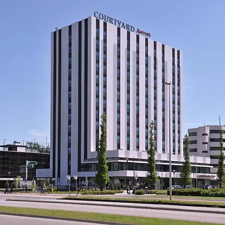 Courtyard By Marriott Amsterdam-3
