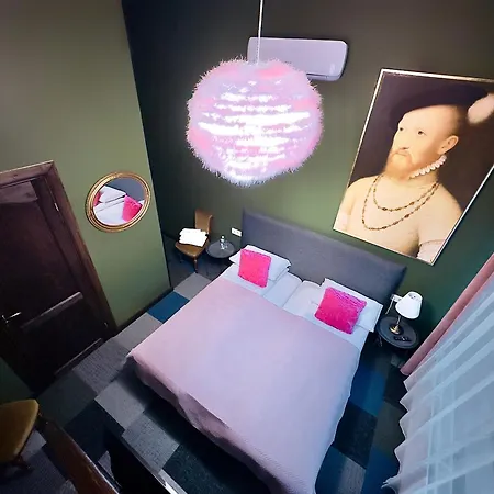 Broken Bed Hootel-3