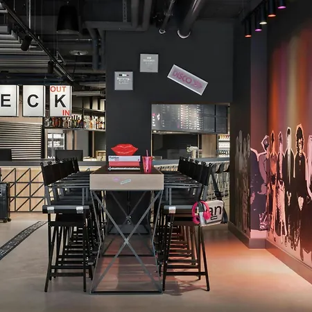 Moxy Duesseldorf City-2