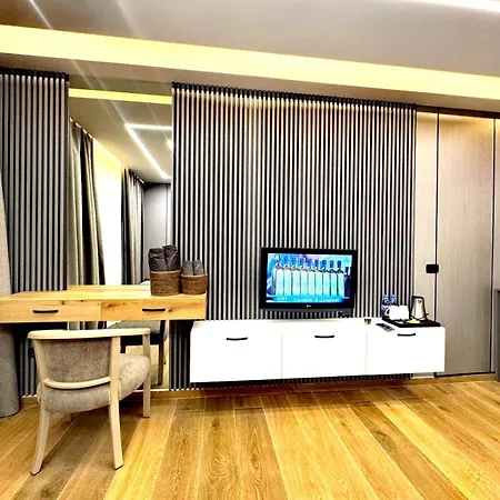 Queens Suite Hotel-2