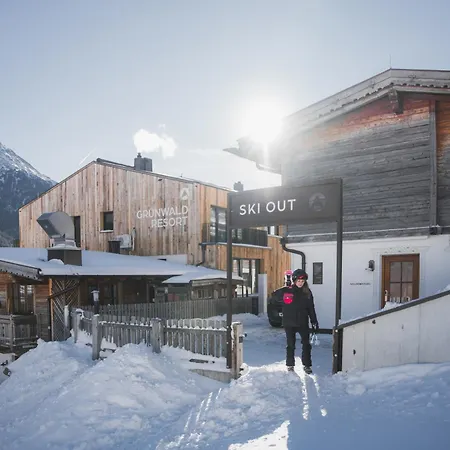 Gruenwald Resort Soelden Appartements Und Chalets Mit Pool-2