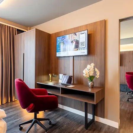 Plaza Premium Heidelberg-3