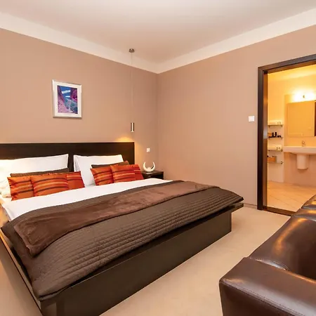 Aston Hotel-2