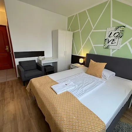 Hotel Gloria Budapest City Center-2