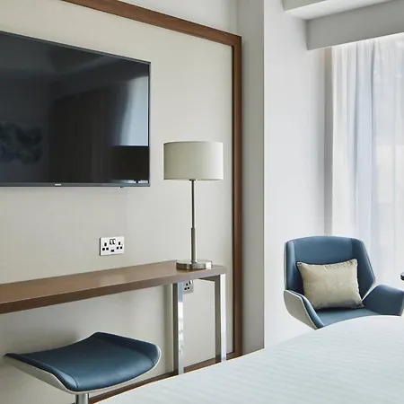 Courtyard By Marriott Oxford City Centre-3