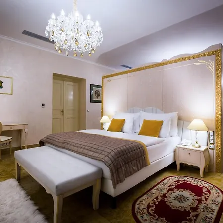 Hotel Caruso Old Town-3