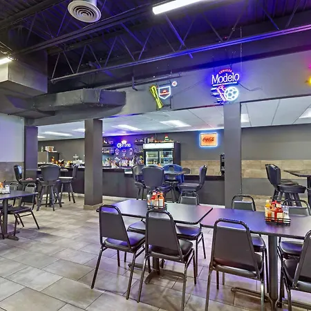 Clarion Inn Des Moines Airport-3