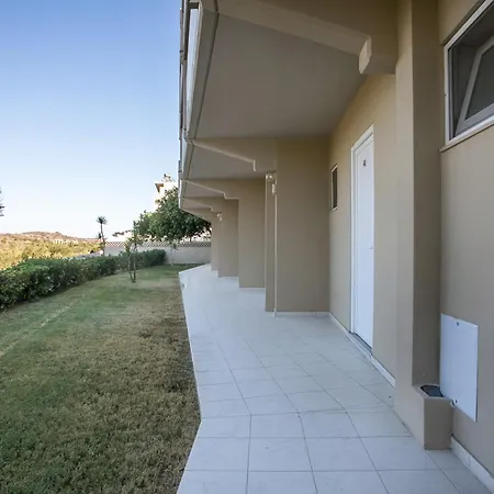 Hillside Studios & Apartments-2