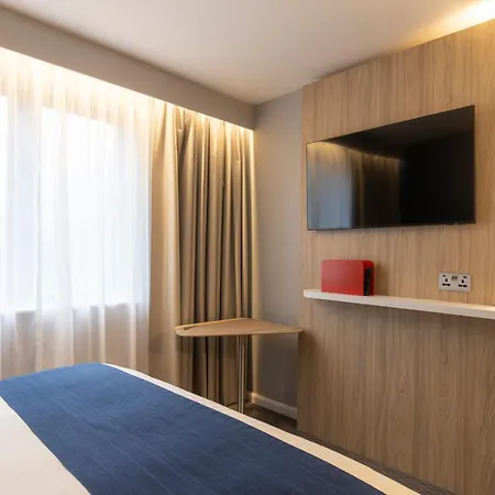 Holiday Inn Express Poole By Ihg-2