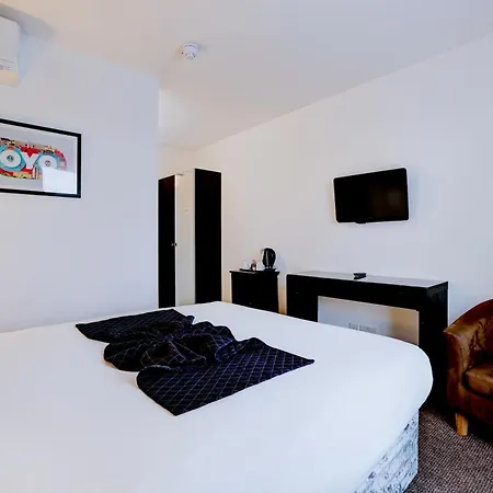 Oyo The Chiltern Hotel-3