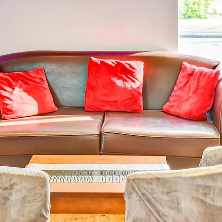 The Hotel Rafiya, Redditch-3