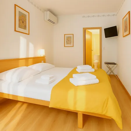 Hotel Modena Old Town-3