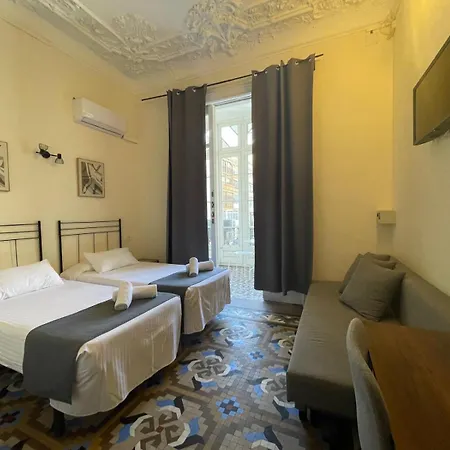 Hostal Balmes Centro-3