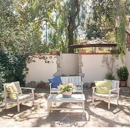 Porto Romano Guest House-3