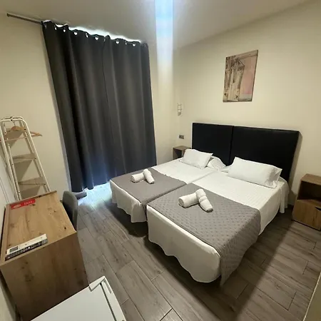 Hostal Balmes Centro-2