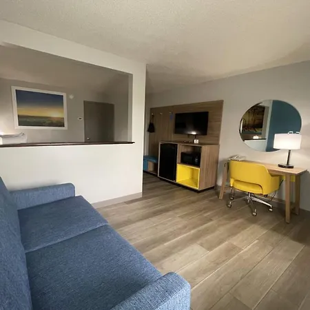 Days Inn & Suites By Wyndham York-2