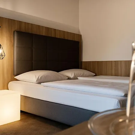 Plaza Hotel & Living Frankfurt-2
