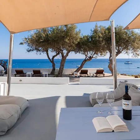 Akrotiri Hotel-2