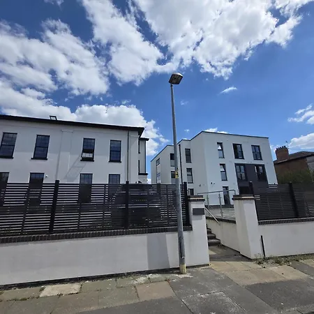 The Ashcroft Studios & Apartments With Free Parking-2