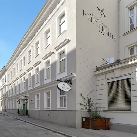 Hotel-Pension Fuenfhaus-2