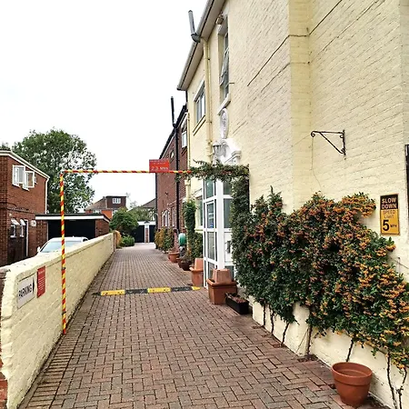 Hunters Lodge Guest House-3