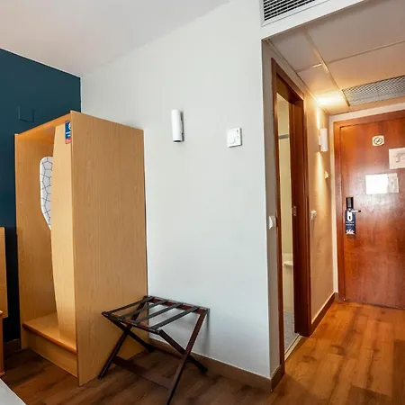 Travelodge Alicante Puerto-2