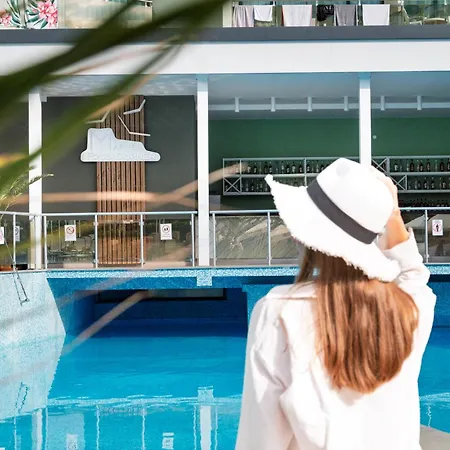 Hotel Marvel - Fully Renovated Free Beach Access-3