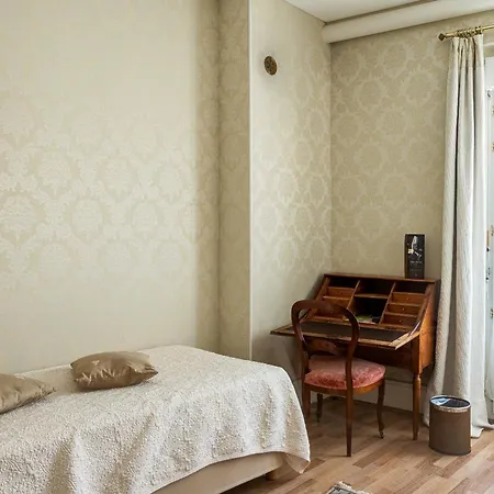 Hotel De L'Abeille-3