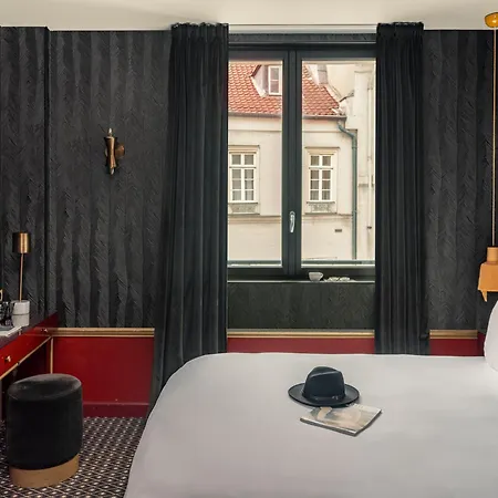 Snob Hotel-2