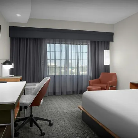 Courtyard By Marriott Pensacola Downtown-3