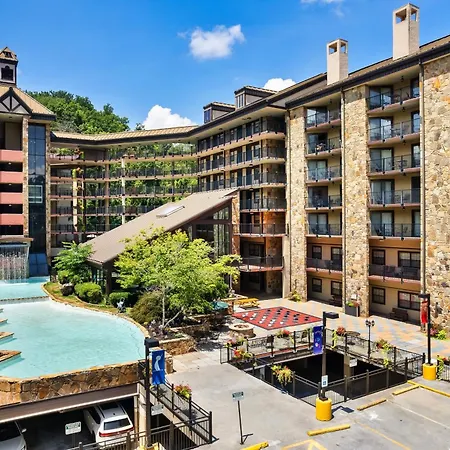 Gatlinburg Town Square-3