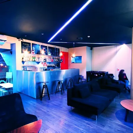 Pilot Design Hostel & Bar-2