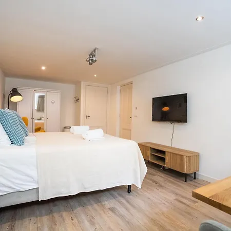 Nassau Canal Suites - In The Heart Of The City-3