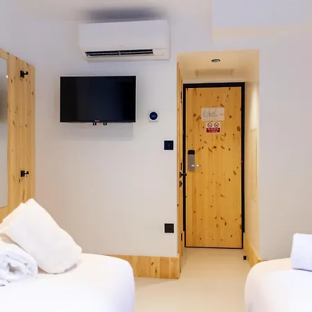 Easyhotel Paddington-3