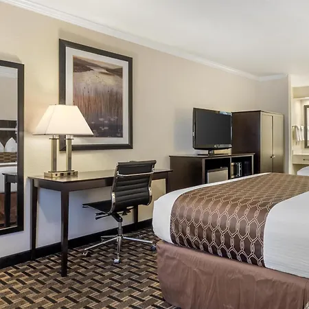Best Western PLUS Inn of Hayward-2