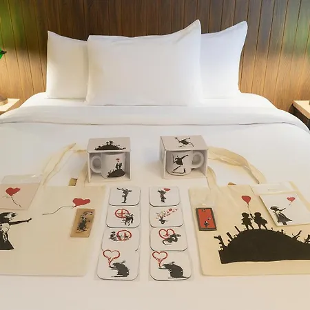 Walled Off Hotel Paris-3