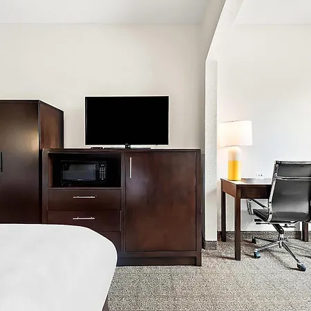 Comfort Suites New Orleans East-3