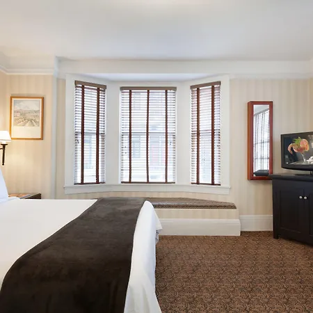 Executive Hotel Vintage Court-2