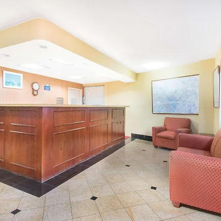 Days Inn By Wyndham Arlington Pentagon-3
