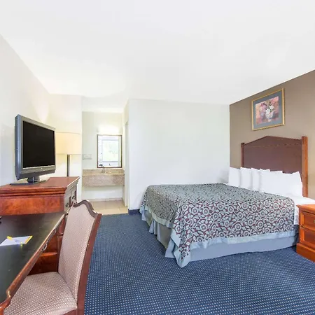 Days Inn By Wyndham Arlington Pentagon-2
