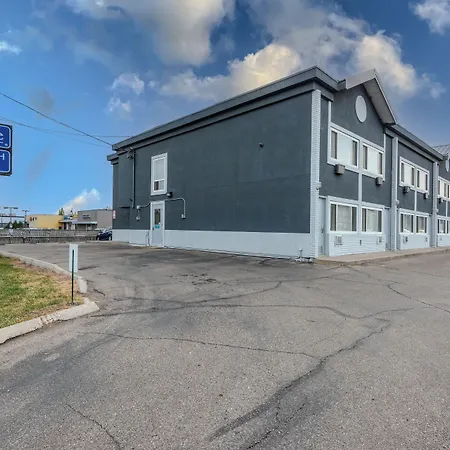 Travelodge By Wyndham Calgary South-2